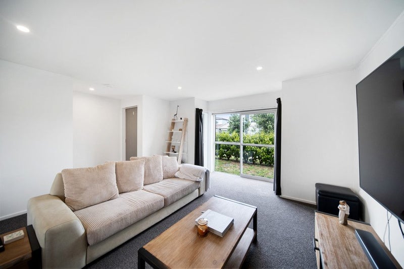 12 Bukem Place, Favona, Auckland - Carousel 1