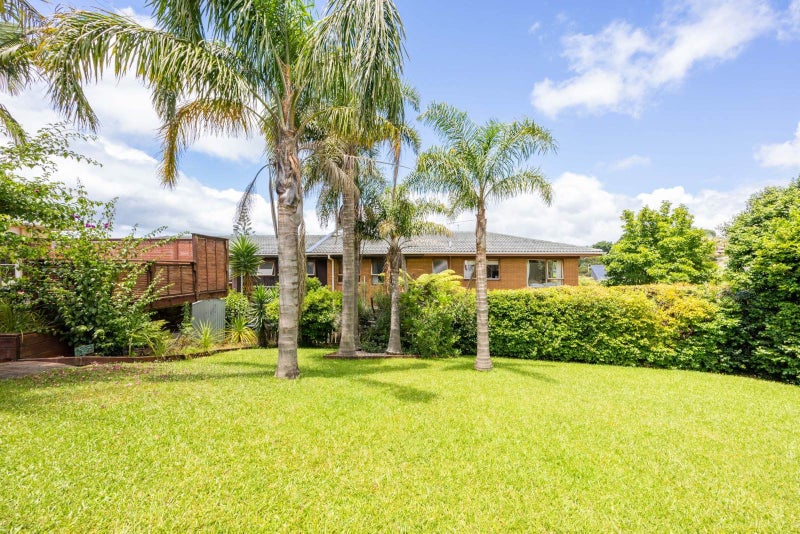 48 Lyons Avenue, Murrays Bay, Auckland - Carousel 1