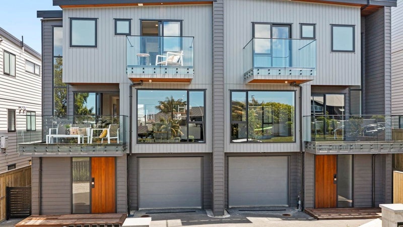 4B Rahopara Street, Castor Bay, Auckland - Carousel 1