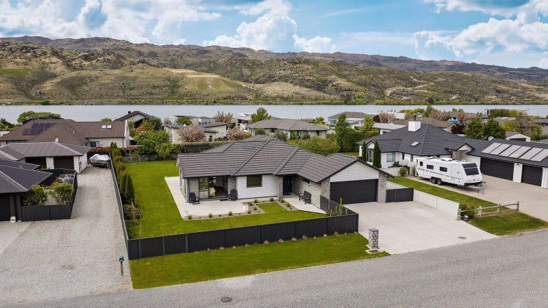 24 Ethereal Crescent, Mount Pisa - Carousel 1