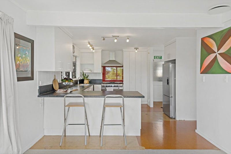 16 Marydale Drive, Mount Roskill, Auckland - Carousel 2