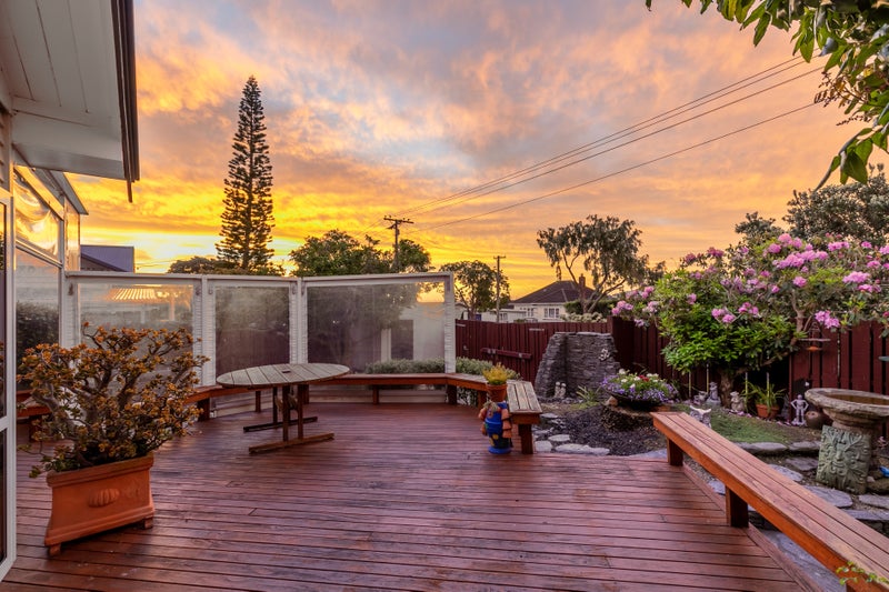 34 Smale Street, Point Chevalier, Auckland - Carousel 1