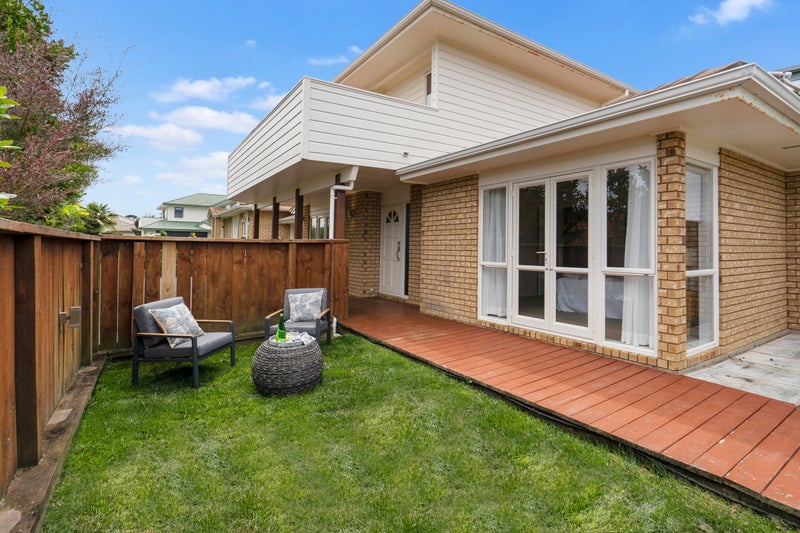 8A Margaret Henry Crescent, Oteha, Auckland - Carousel 2