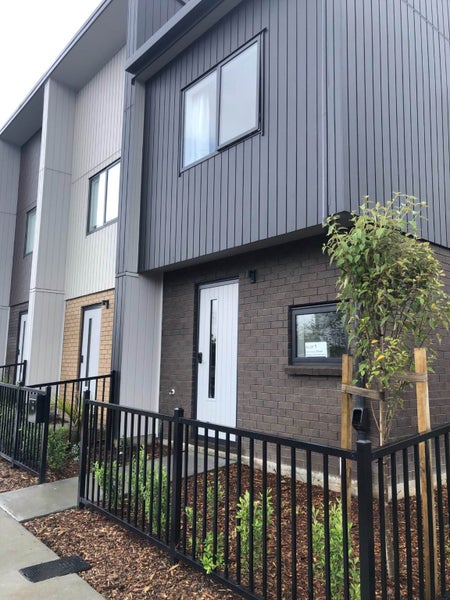 3/472 West Coast Road, Glen Eden, Auckland - Carousel 1