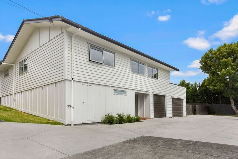 2/61A TARGET RD, Totara Vale, Auckland - Carousel 1