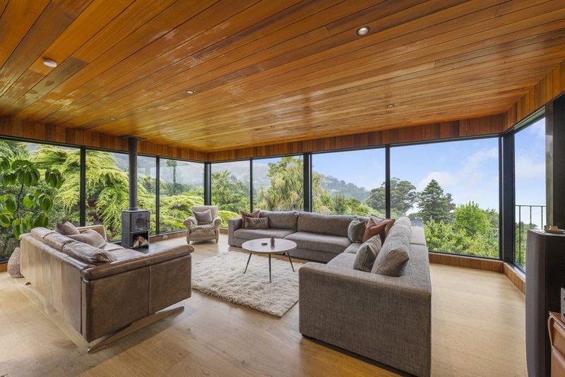 6 Merlincote Crescent, Governors Bay, Lyttelton - Carousel 1