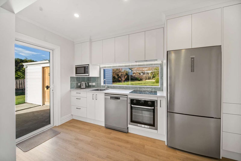 24 Brighton Road, Green Island, Dunedin - Carousel 2