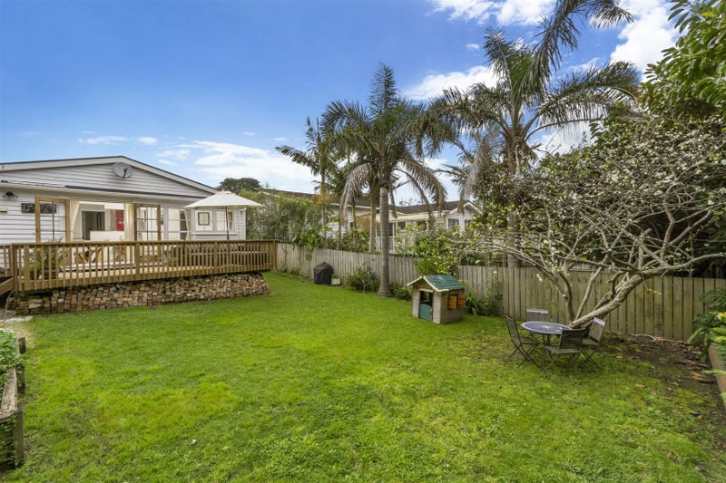28 Egremont Street, Belmont, Auckland - Carousel 2