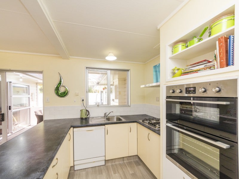 4 Alaska Court, Awapuni, Palmerston North - Carousel 2
