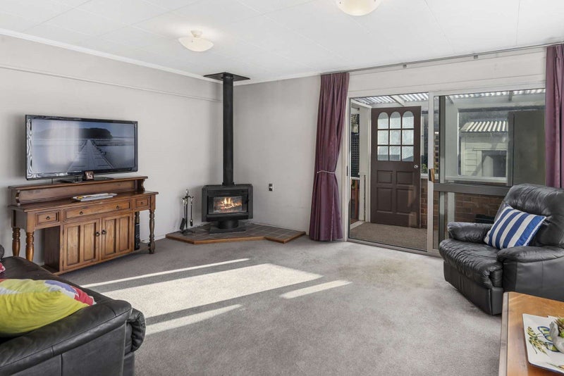 5 Bird Grove, Stokes Valley, Lower Hutt - Carousel 2