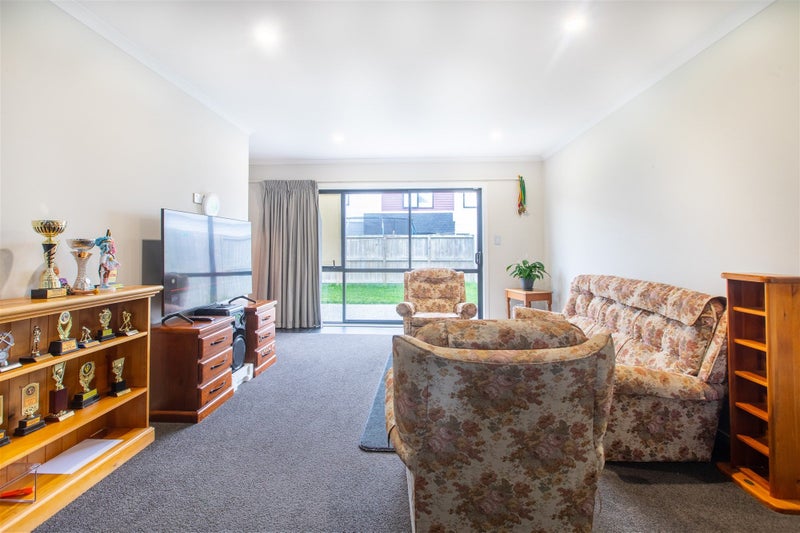 4 Rebekah Crescent, Flagstaff, Hamilton - Carousel 2
