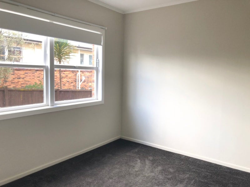 4/12 Strong Street, St Johns, Auckland - Carousel 1