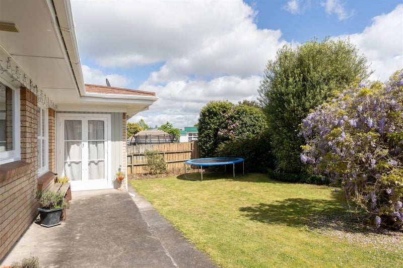 11 Scott Avenue, Hamilton East, Hamilton - Carousel 2