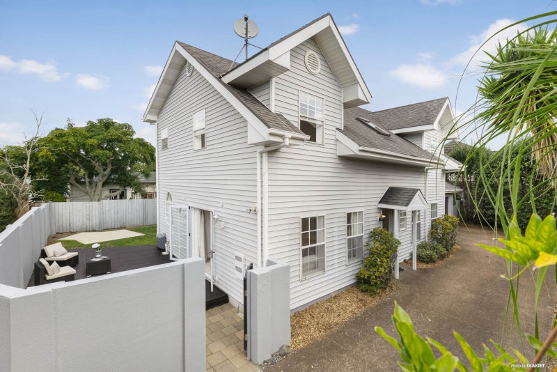 6A Alverston Street, Waterview, Auckland - Carousel 1