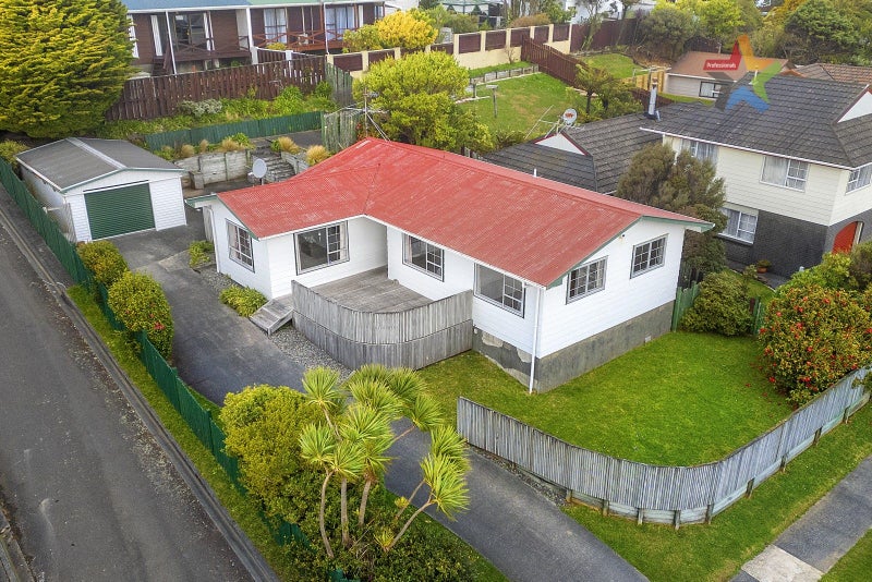 15 Mossburn Grove, Kelson, Lower Hutt - Carousel 1