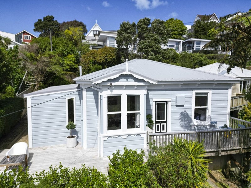 5 Vautier Avenue, Wadestown, Wellington - Carousel 1