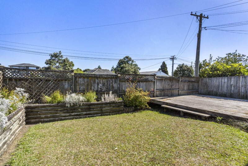 2/9 Albert Road, Kelston, Auckland - Carousel 2