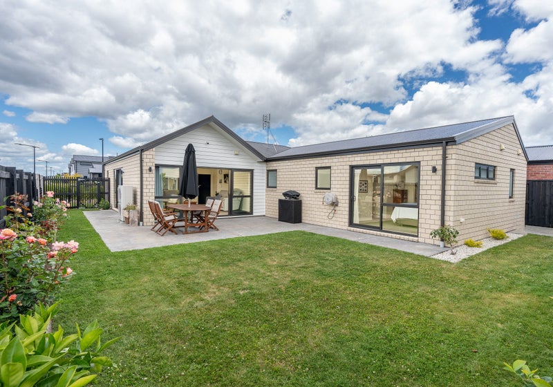 2 Hailwood Road, Puketaha, Hamilton - Carousel 1