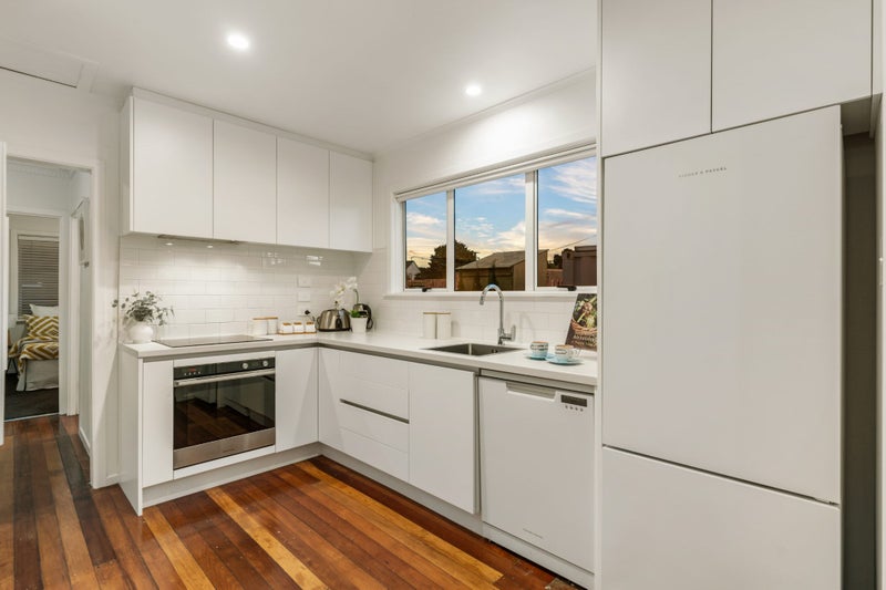 4B Seaforth Ave, Mangere Bridge, Manukau - Carousel 2