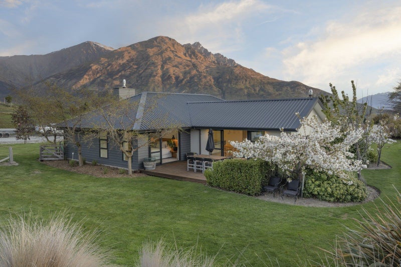 39 Springbank Grove, Lower Shotover, Queenstown - Carousel 2