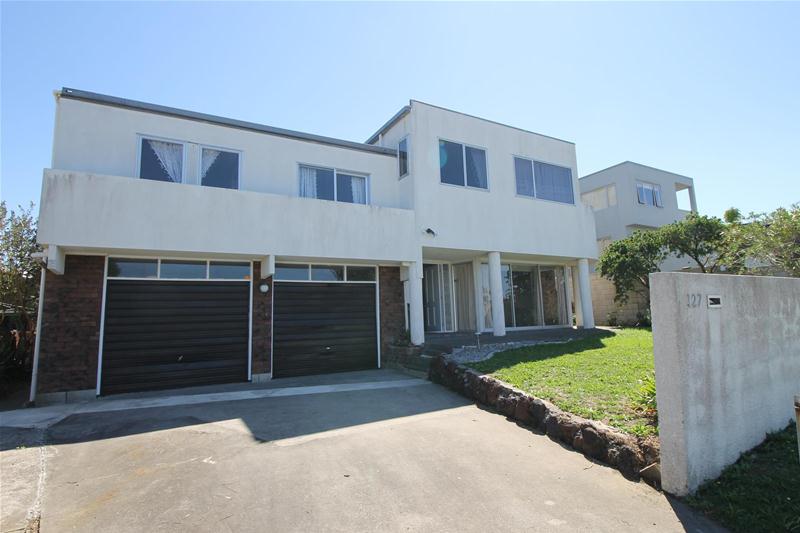 127 Clovelly Road, Bucklands Beach, Auckland - Carousel 1