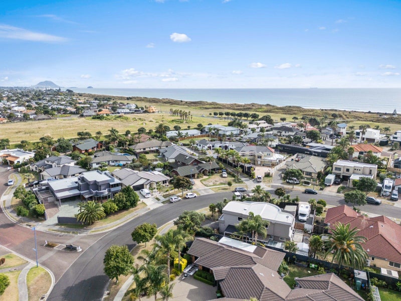 15 Seychelles Drive, Papamoa Beach, Papamoa - Carousel 1