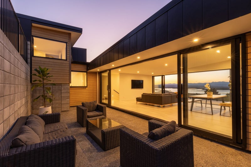 24 Commodore Place, Britannia Heights, Nelson - Carousel 2