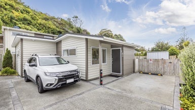 16A Lincoln Avenue, Tawa, Wellington - Carousel 1