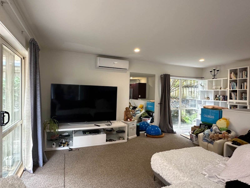 12/12 NORTHCROSS DR, Oteha, Auckland - Carousel 2