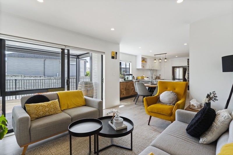 11 Kaweka Street, New Lynn, Auckland - Carousel 2