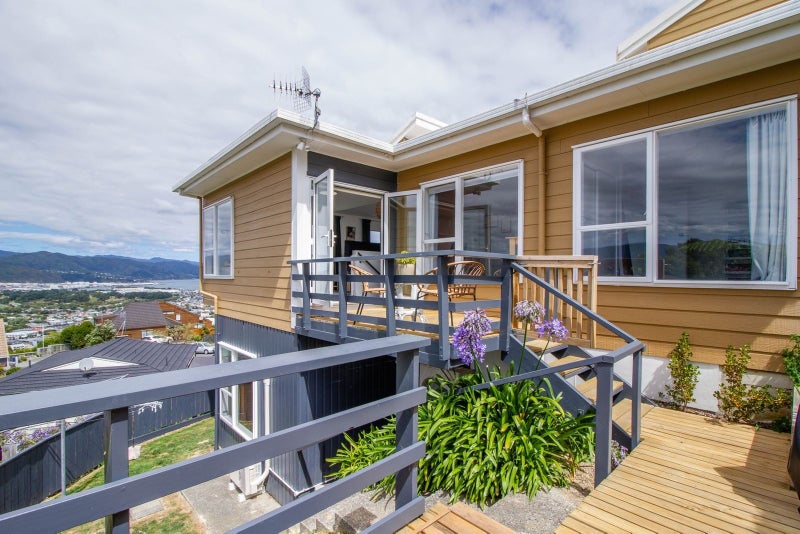 1 Jacaranda Grove, Maungaraki, Lower Hutt - Carousel 2