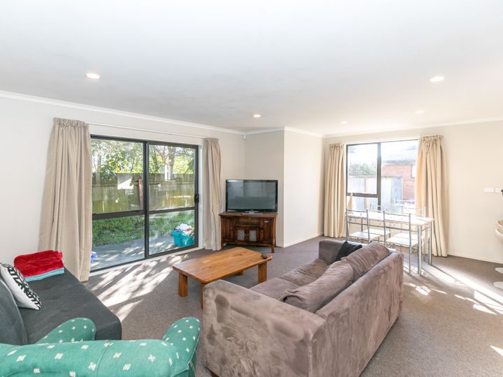 223B Fox Street, Hamilton East, Hamilton - Carousel 2