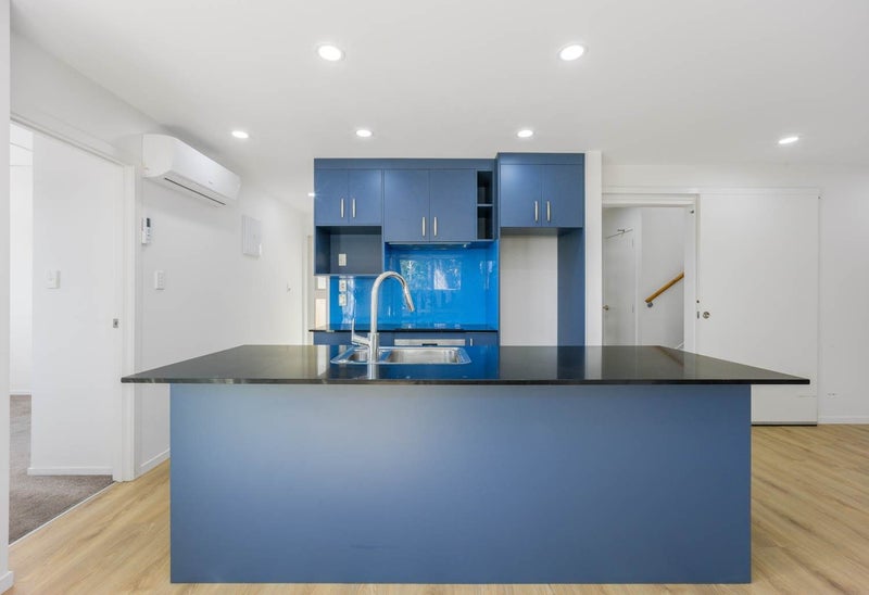 33B Cockayne Crescent, Sunnynook, Auckland - Carousel 2