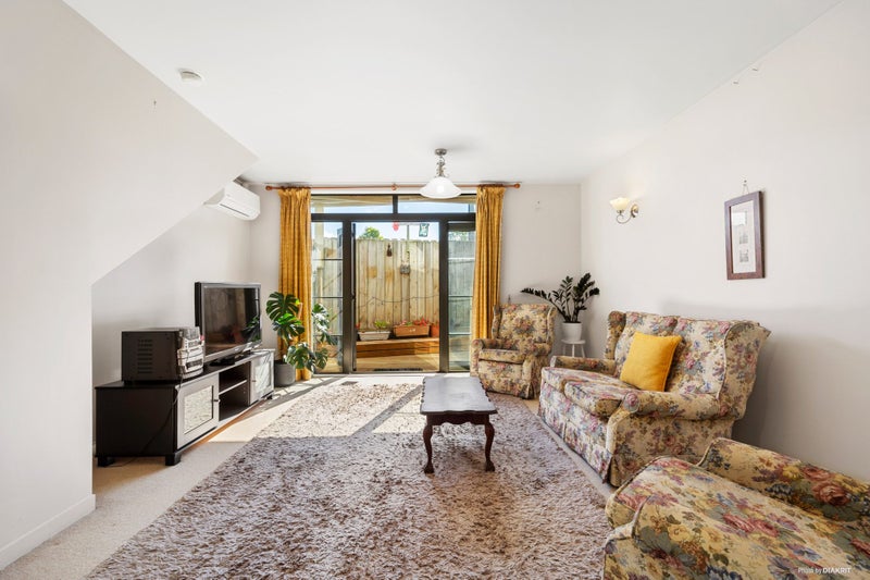 46 Saintly Lane, Avondale, Auckland - Carousel 2