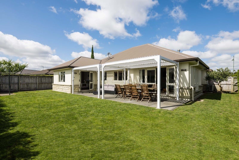 15 Palliser Drive, Huntington, Hamilton - Carousel 2