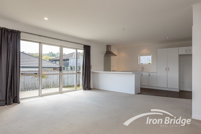 14 Diamond Grove, Brown Owl, Upper Hutt - Carousel 2