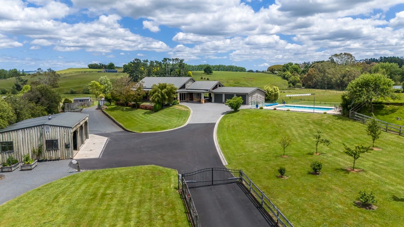 220 Howden Road, Temple View, Hamilton - Carousel 1