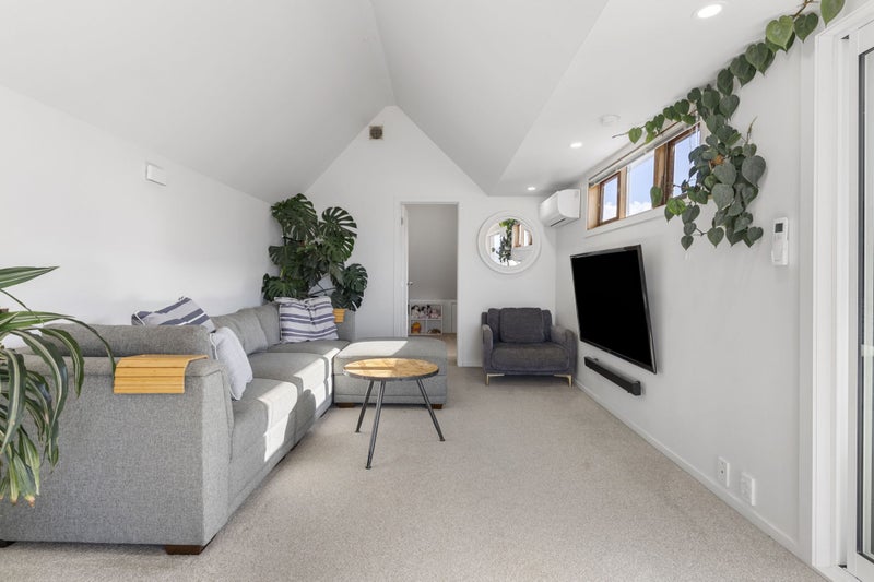 2/231 Hurstmere Road, Takapuna, Auckland - Carousel 2