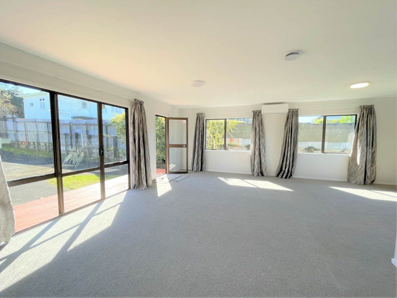 33 Raurenga Avenue, Royal Oak, Auckland - Carousel 2