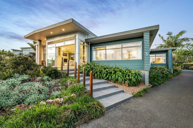 5 Mako Street, Oneroa, Waiheke Island - Carousel 1