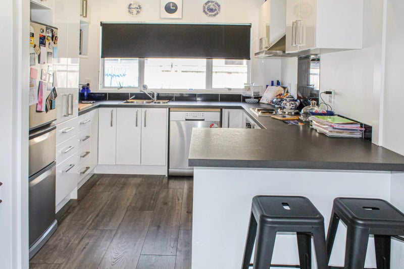 8A Bruce Place, Highbury, Palmerston North - Carousel 2