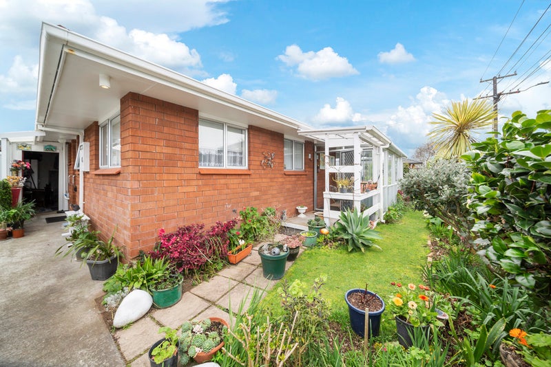 124D Govett Avenue, Frankleigh Park, New Plymouth - Carousel 1