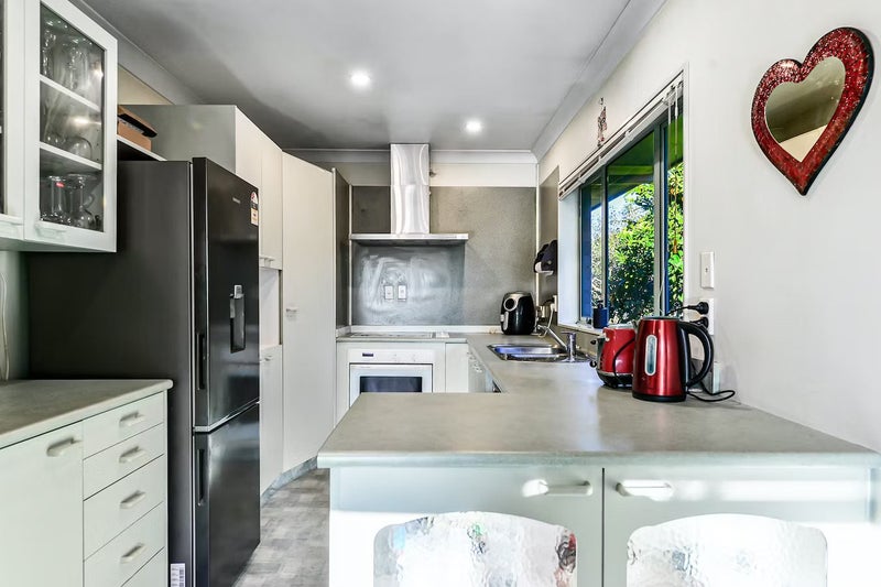 1B Saxbys Road, Glenview, Hamilton - Carousel 2