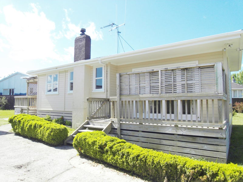 11 Pollen Crescent, Melville, Hamilton - Carousel 1