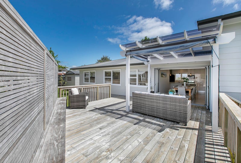 20 La Rosa Street, Green Bay, Auckland - Carousel 1