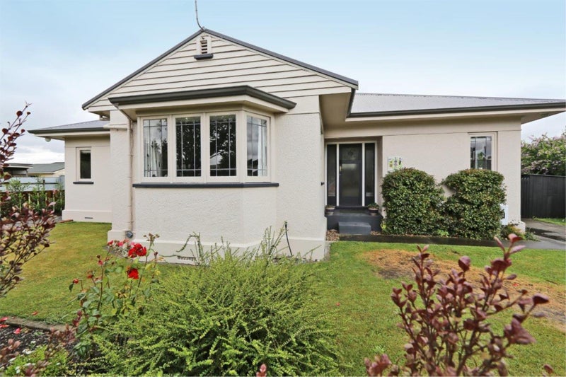 1002 Willowpark Road North, Mayfair, Hastings - Carousel 2