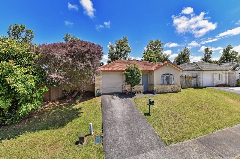 11 Ashmere Lane, Weymouth, Auckland - Carousel 1