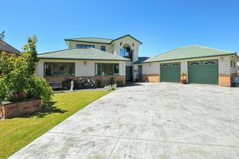 9 Garrett Place, Riverstone Terraces, Upper Hutt - Carousel 2
