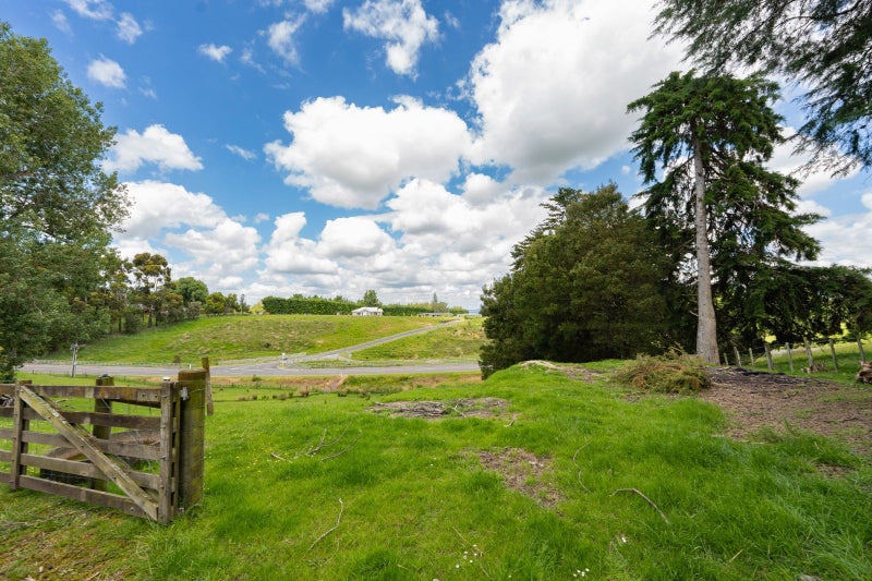 965A Reid Line East, Bunnythorpe, Palmerston North - Carousel 37