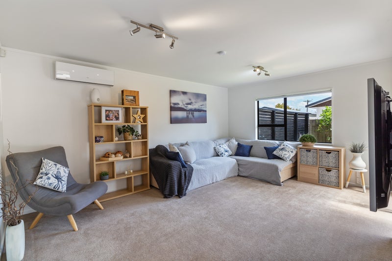2/222 Beach Haven Road, Beach Haven, Auckland - Carousel 2